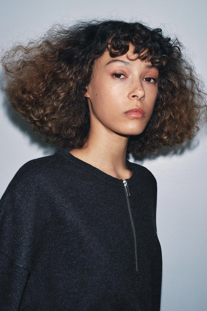 SOFT RIBBED ZIPPER SWEATSHIRT