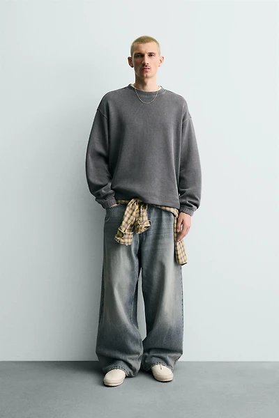 WASHED TEXTURED SWEATSHIRT