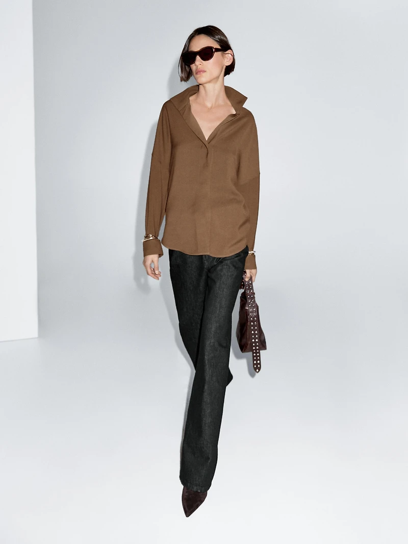 Flowing shirt with hidden buttons