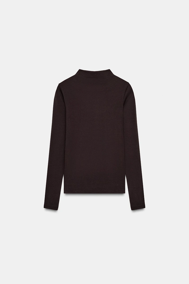 TURTLENECK T-SHIRT
