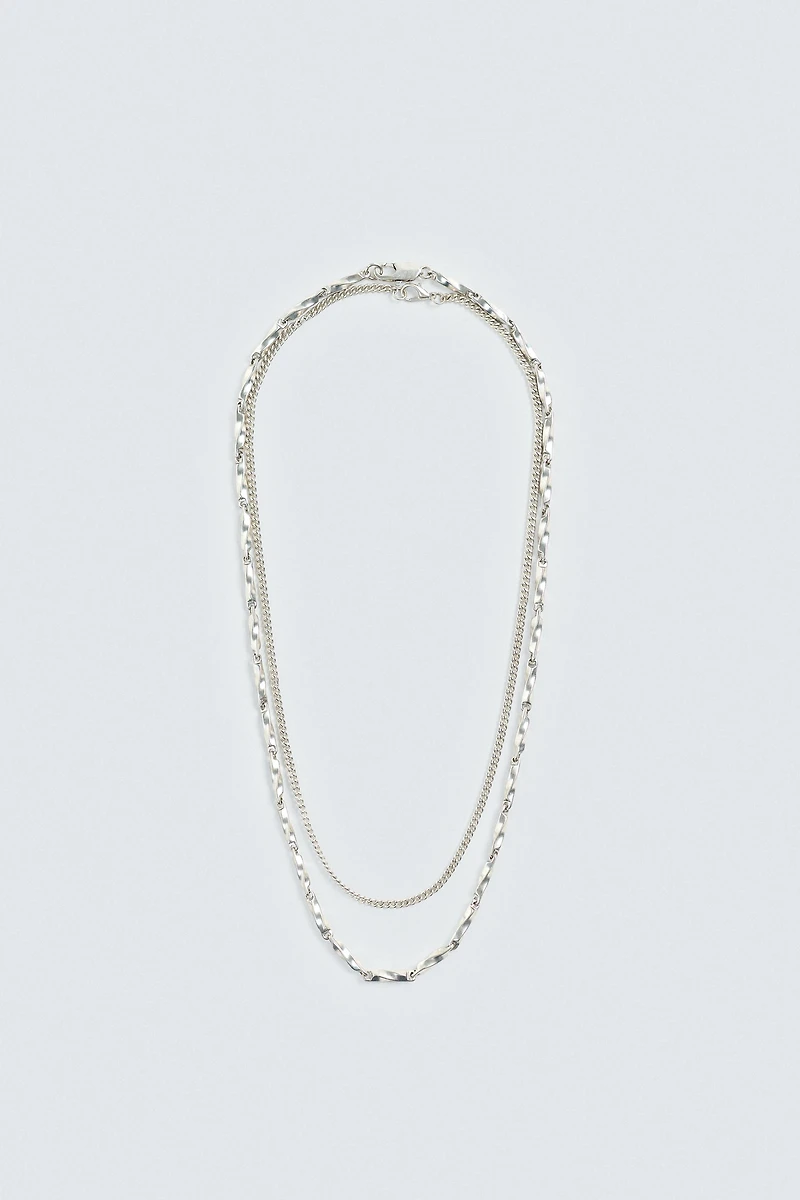 LOT DE 2 COLLIERS EN MATIÈRES VARIÉES