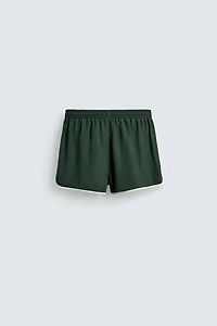 SHORT À LISERÉS CONTRASTANTS