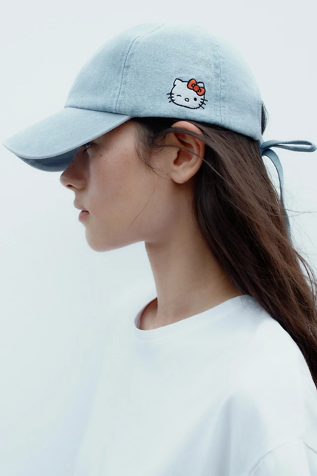 Zara HELLO KITTY © 2025 SANRIO DENIM CAP Place Rosemère