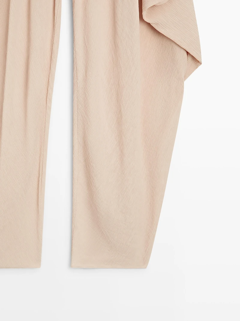 Flowing voluminous trousers