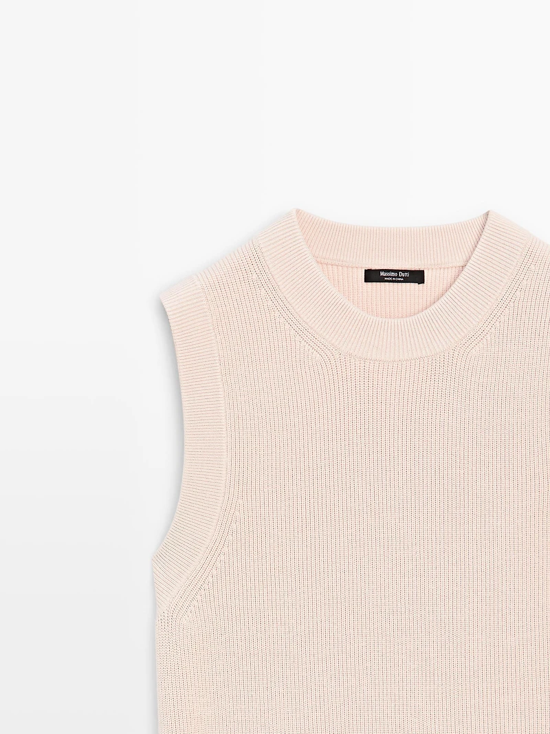 Knit top with crew neck