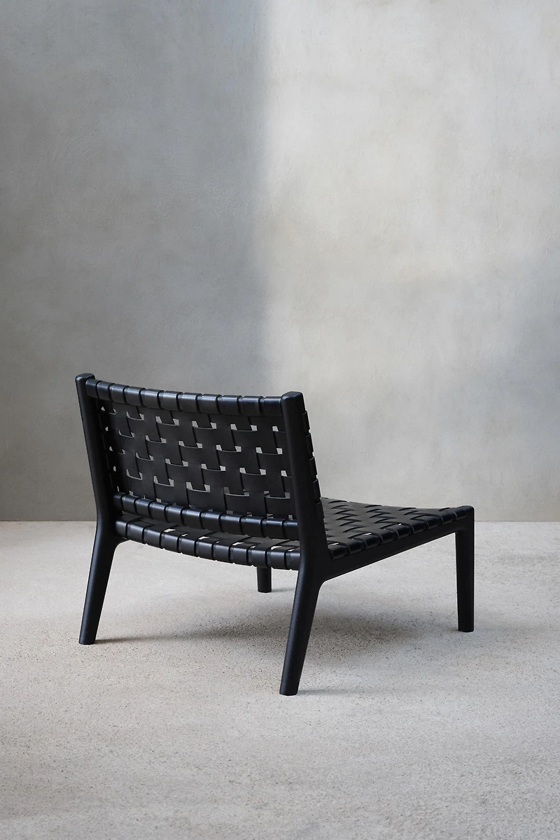 LOUNGE CHAIR 01