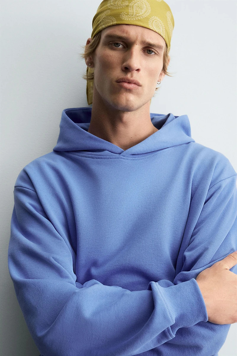 BASIC HOODIE SWEATSHIRT