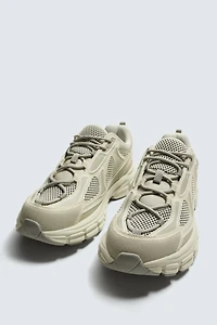CHUNKY SOLE SNEAKERS