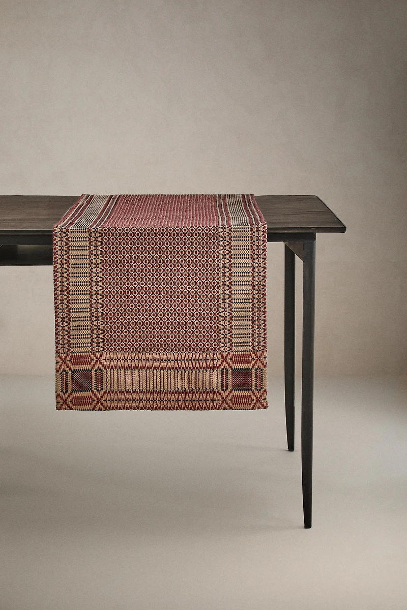 CHRISTMAS JACQUARD TABLE RUNNER