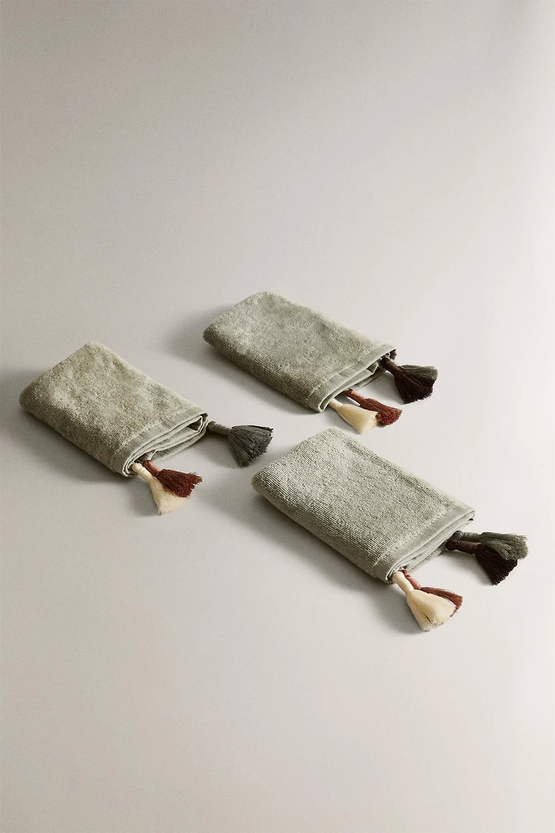 SET OF VELOUR FACE TOWELS WITH TASSELS (SET OF 3)