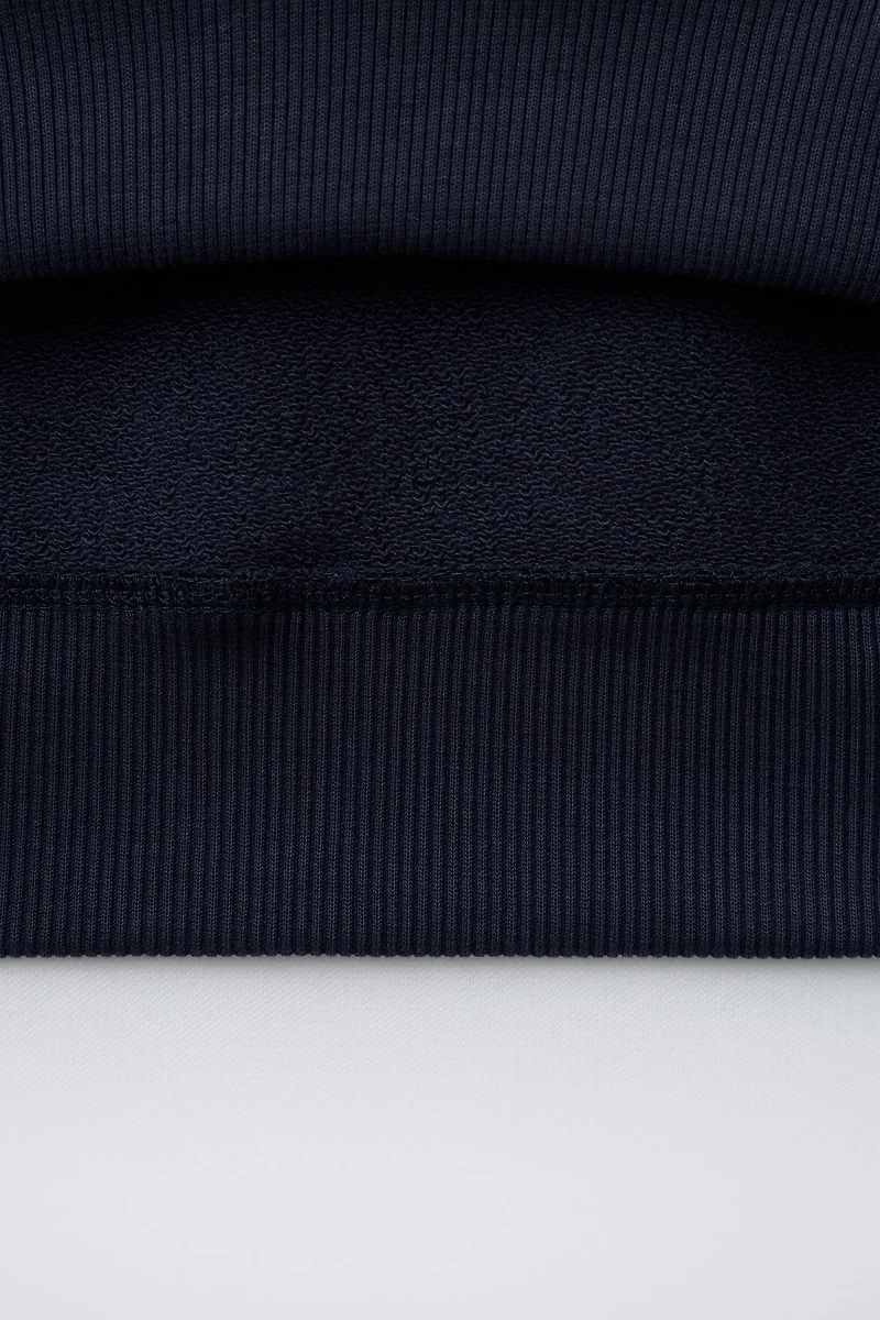 SWEAT BASIQUE ÉTIQUETTE