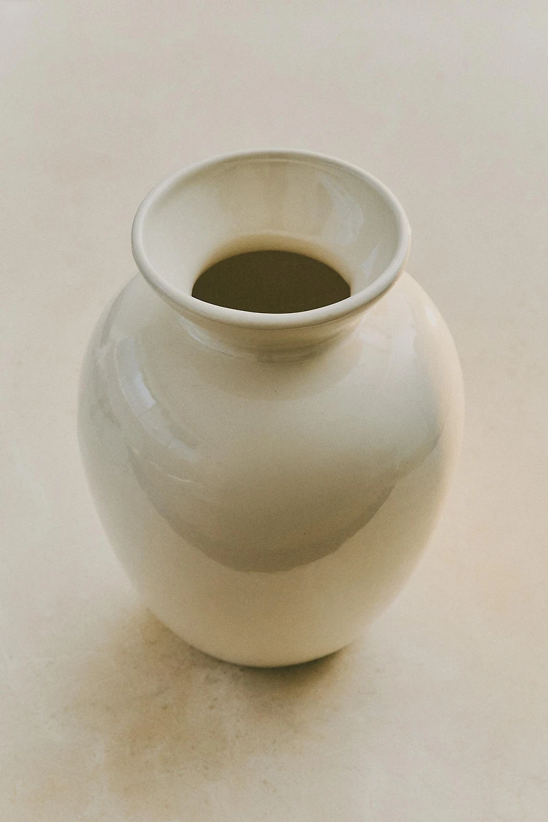 CREAM CERAMIC DECORATIVE VASE