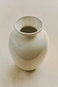 CREAM CERAMIC DECORATIVE VASE