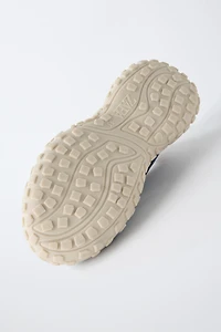 OPEN ATHLETIC SNEAKER