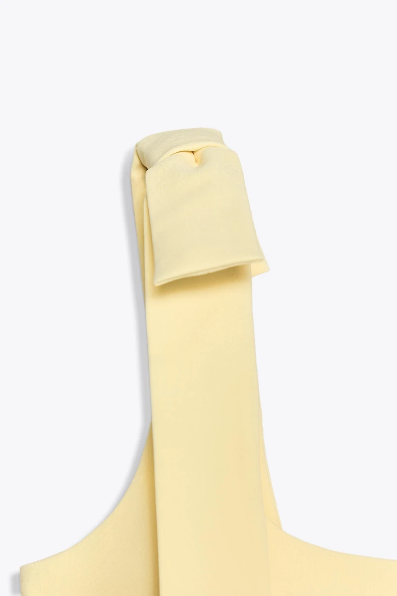 BOW DETAIL STRETCH TOP