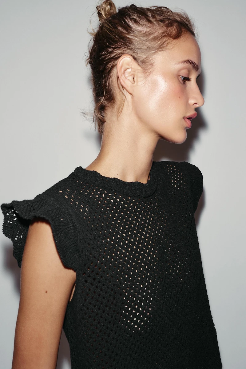 OPEN-KNIT TOP
