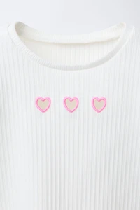 T-SHIRT CÔTELÉ CŒURS CUT OUT