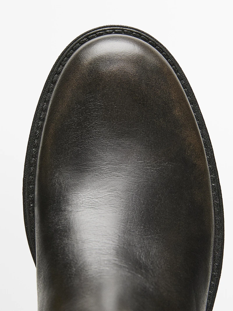 Bottes en cuir brossé