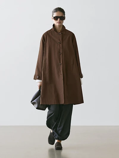 Cape coat with oversize collar detail