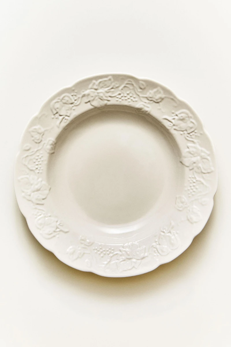 GRAPE RELIEF PORCELAIN SOUP PLATE