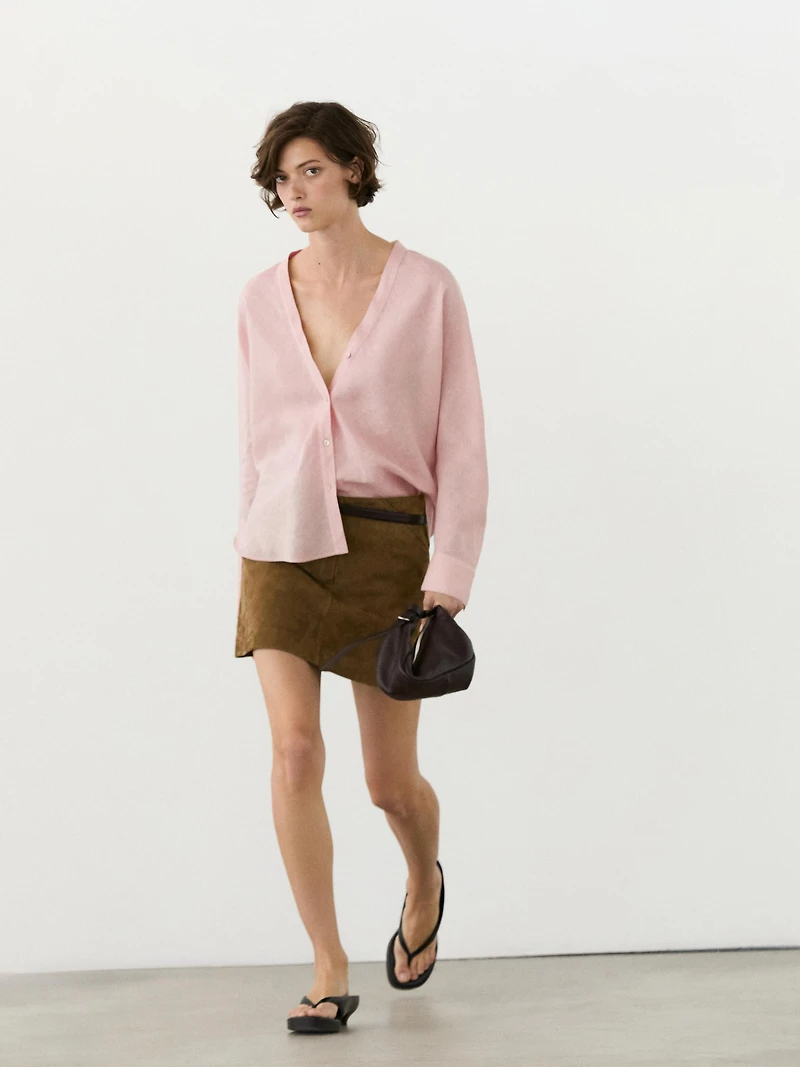 Lightweight 100% linen V-neck shirt