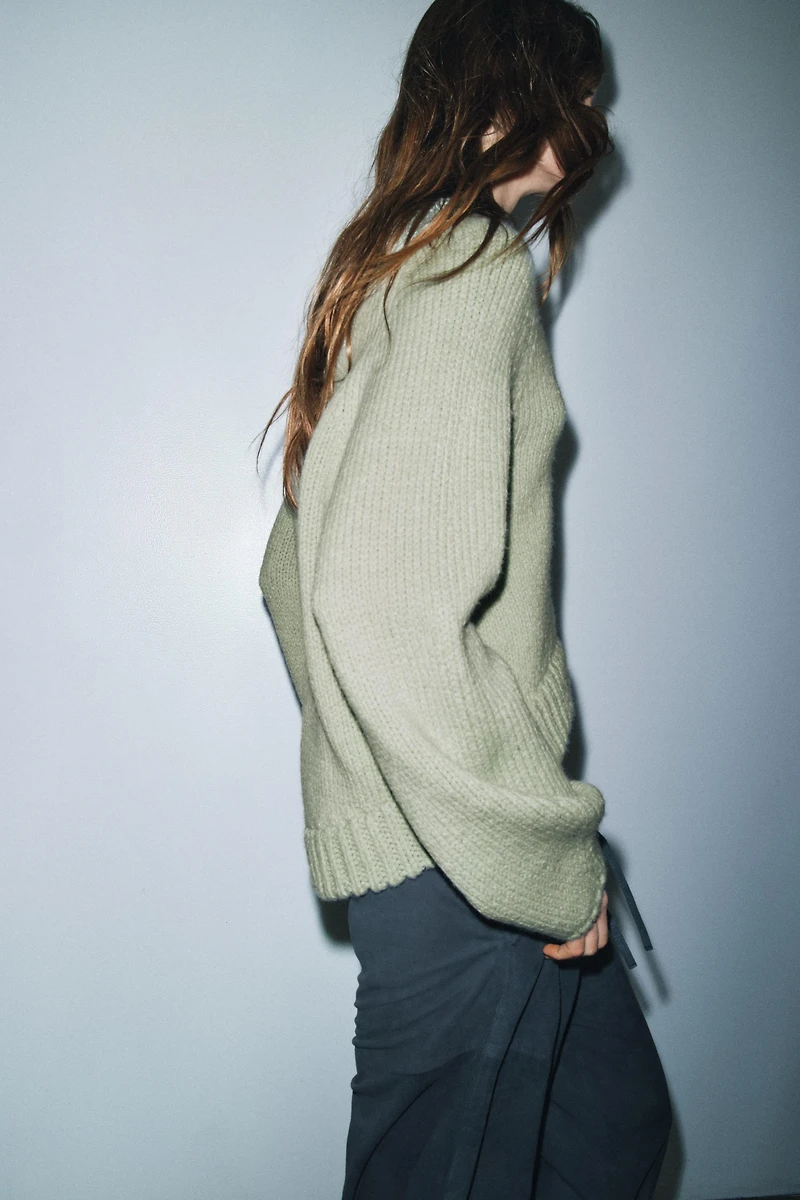 ASYMMETRIC HEM KNIT JUMPER