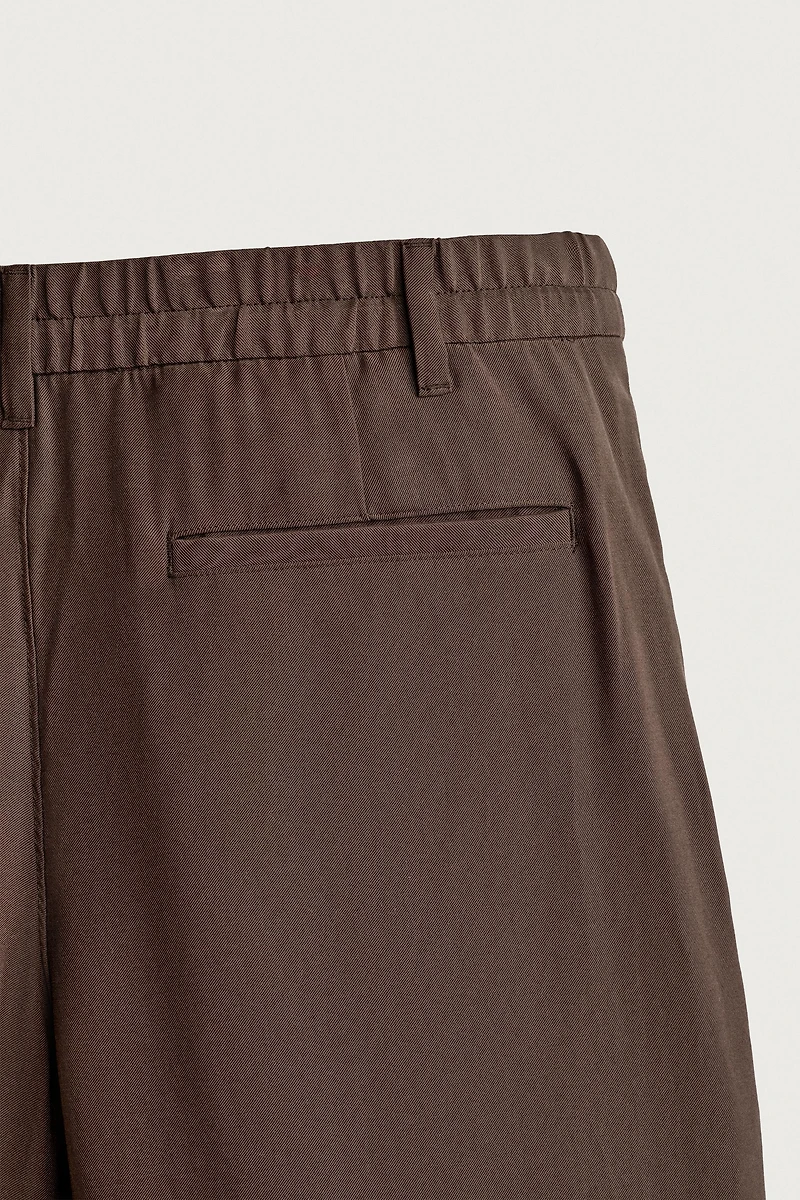 PANTALON FLUIDE COUPE DÉCONTRACTÉE À PLIS