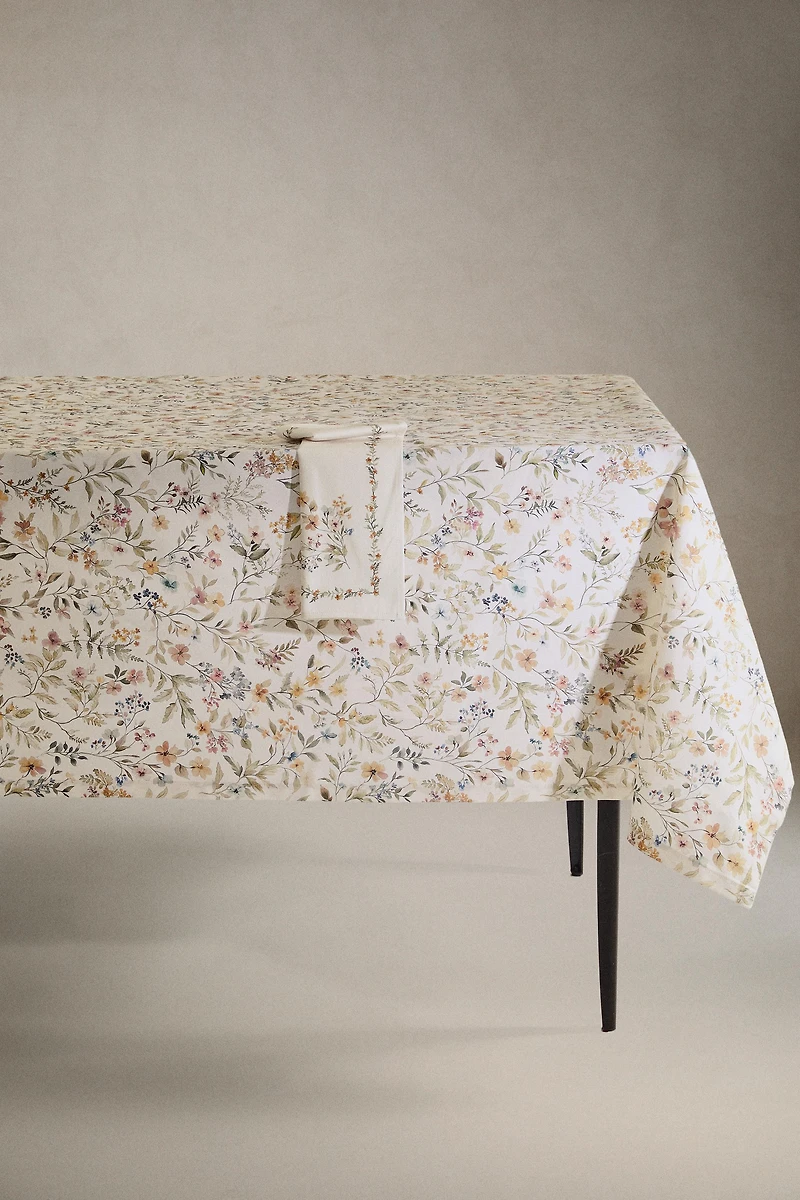 RESIN-COATED FLORAL PRINT TABLECLOTH