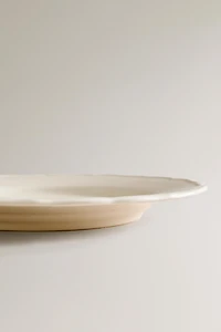 EARTHENWARE DINNER DISH WITH RAISED-DESIGN EDGE