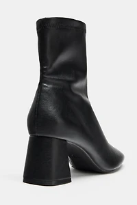 WIDE HEELED ANKLE BOOTS