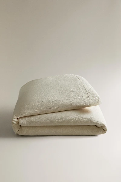 COTTON TEXTURED BEDSPREAD WITH EMBROIDERED RUFFLES