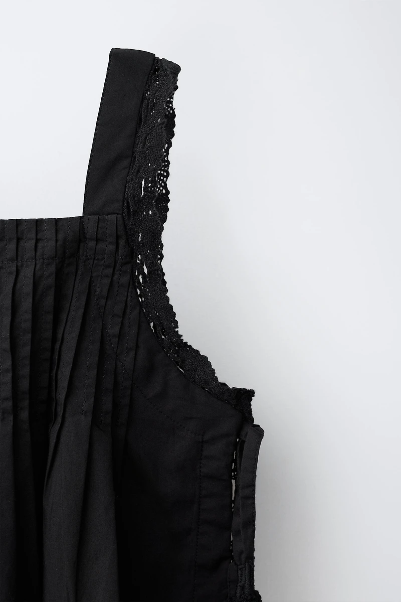 EMBROIDERED SMOCKED TOP