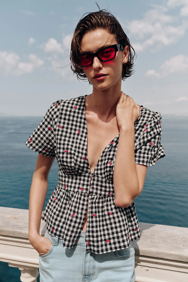 TOP À CARREAUX VICHY BRODERIES CERISES