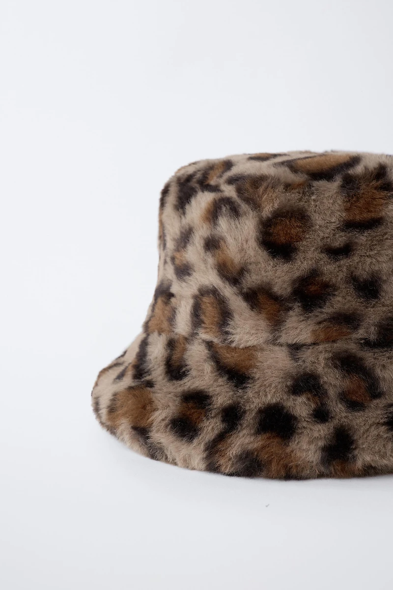 FAUX FUR ANIMAL PRINT BUCKET HAT
