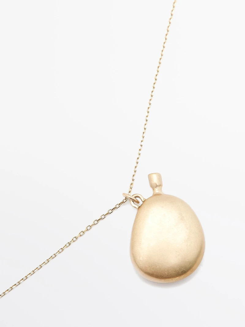 Necklace with metal pendant