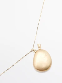 Necklace with metal pendant