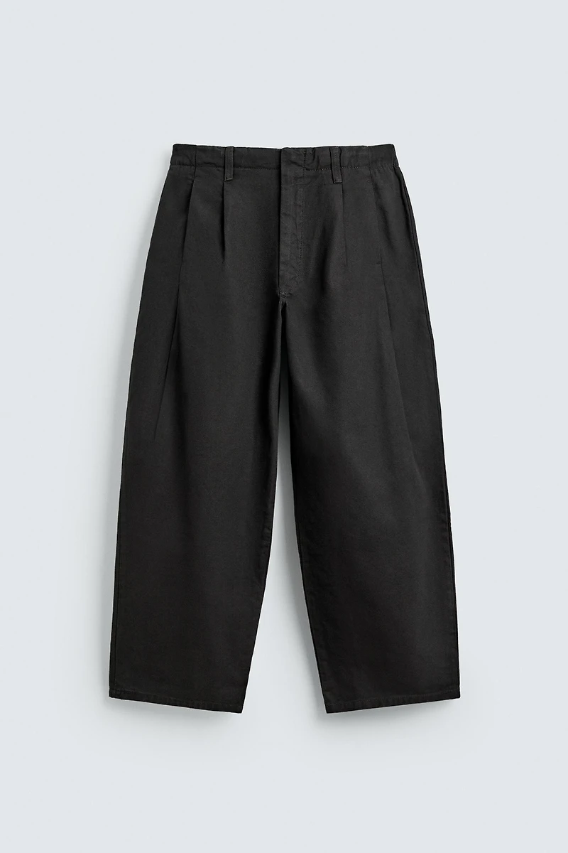 WIDE FIT PLEATED PANTS
