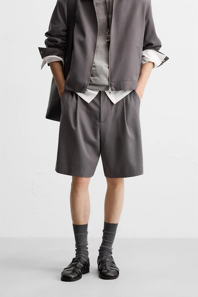 PLEATED RELAXED FIT SHORTS
