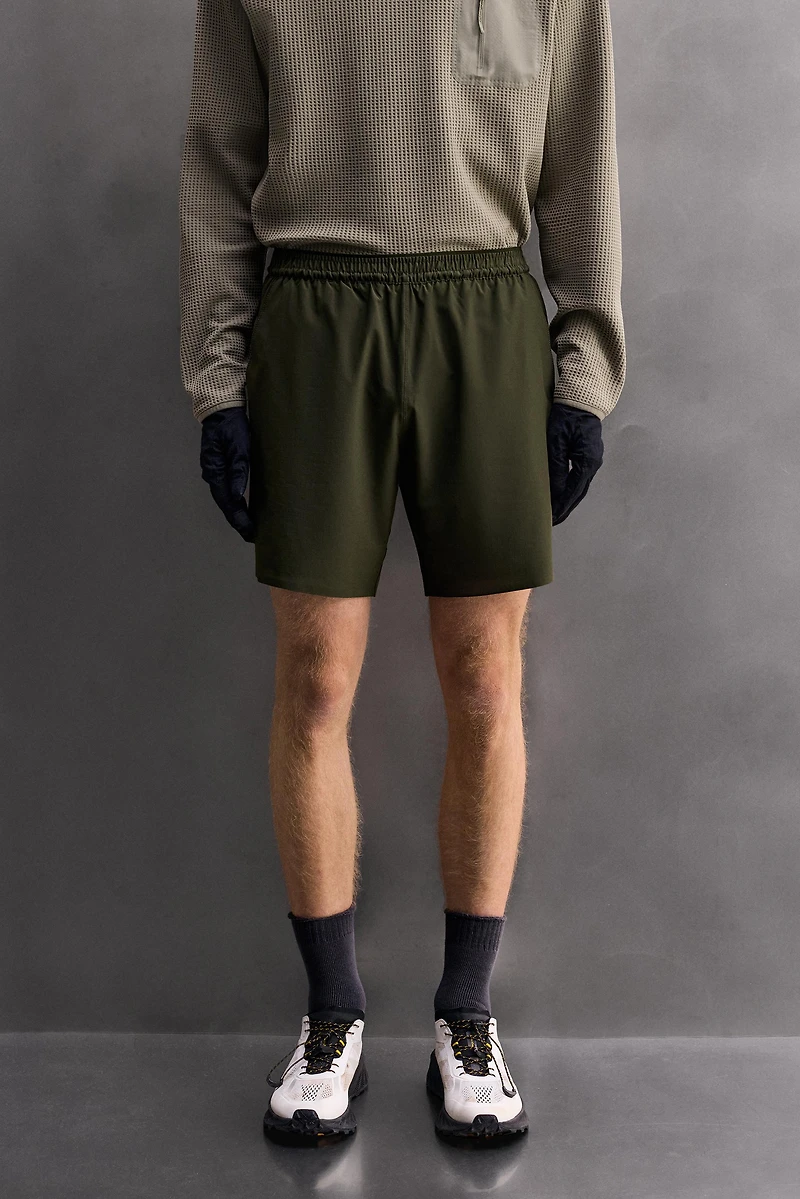 TECHNICAL 7" SHORTS