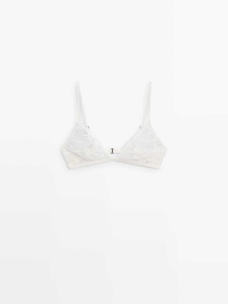 Lace bralette with scalloped details