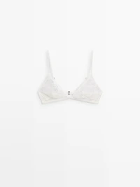 Lace bralette with scalloped details