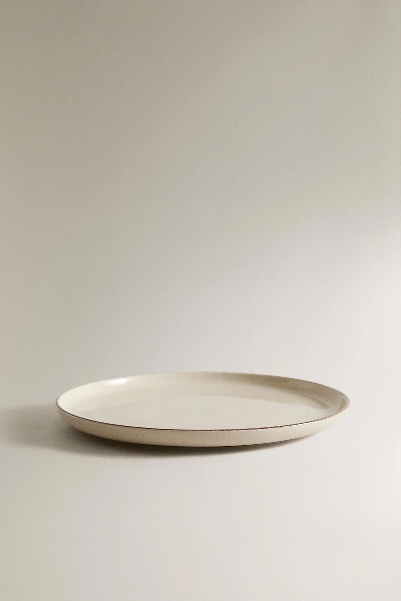 STONEWARE DINNER PLATE WITH AGED RIM