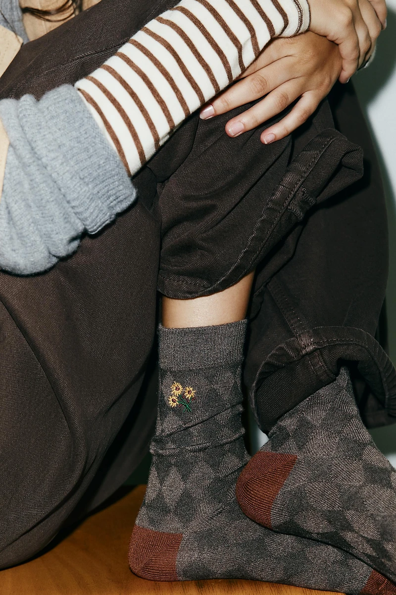 EMBROIDERED DIAMOND SOCKS