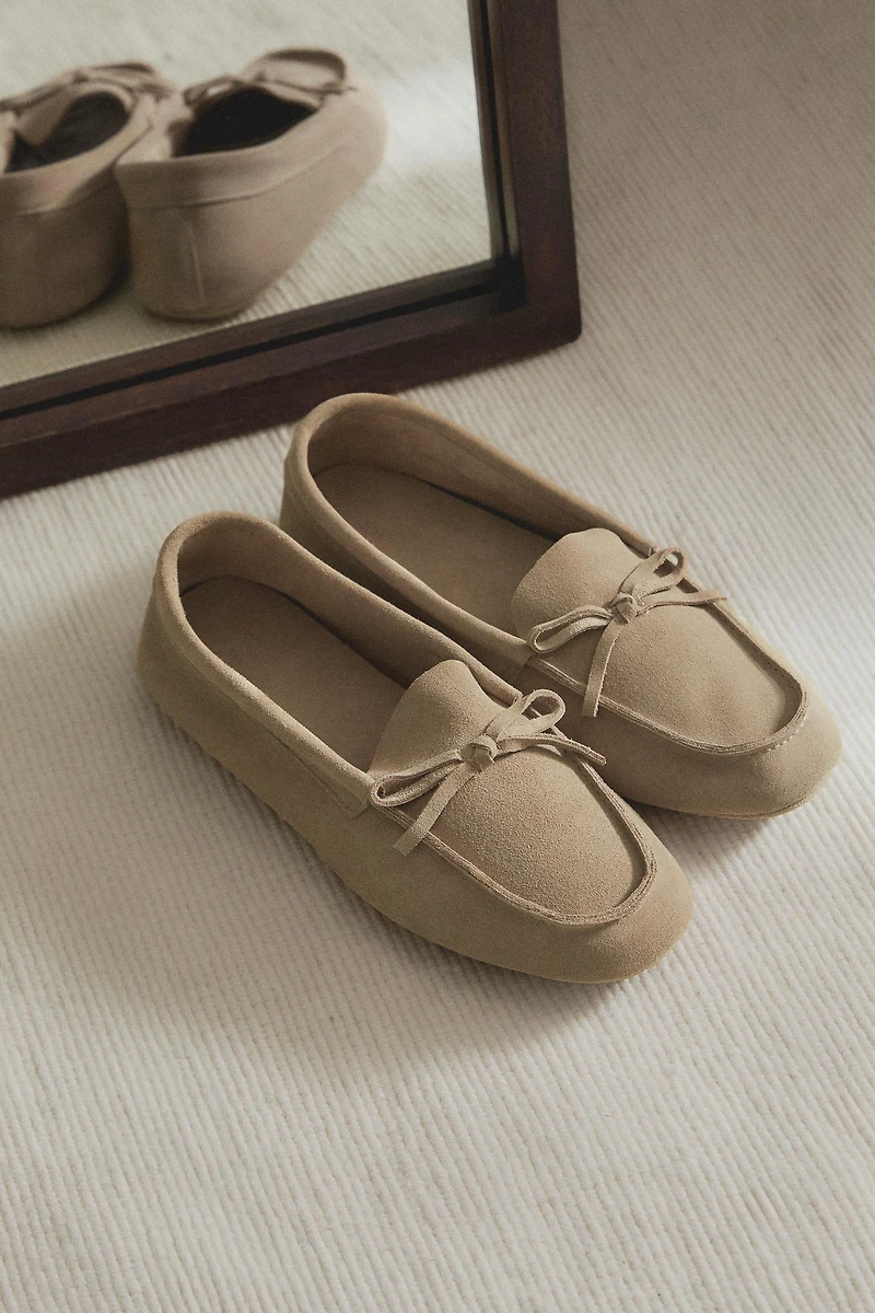 SPLIT LEATHER LOAFER WITH BOW