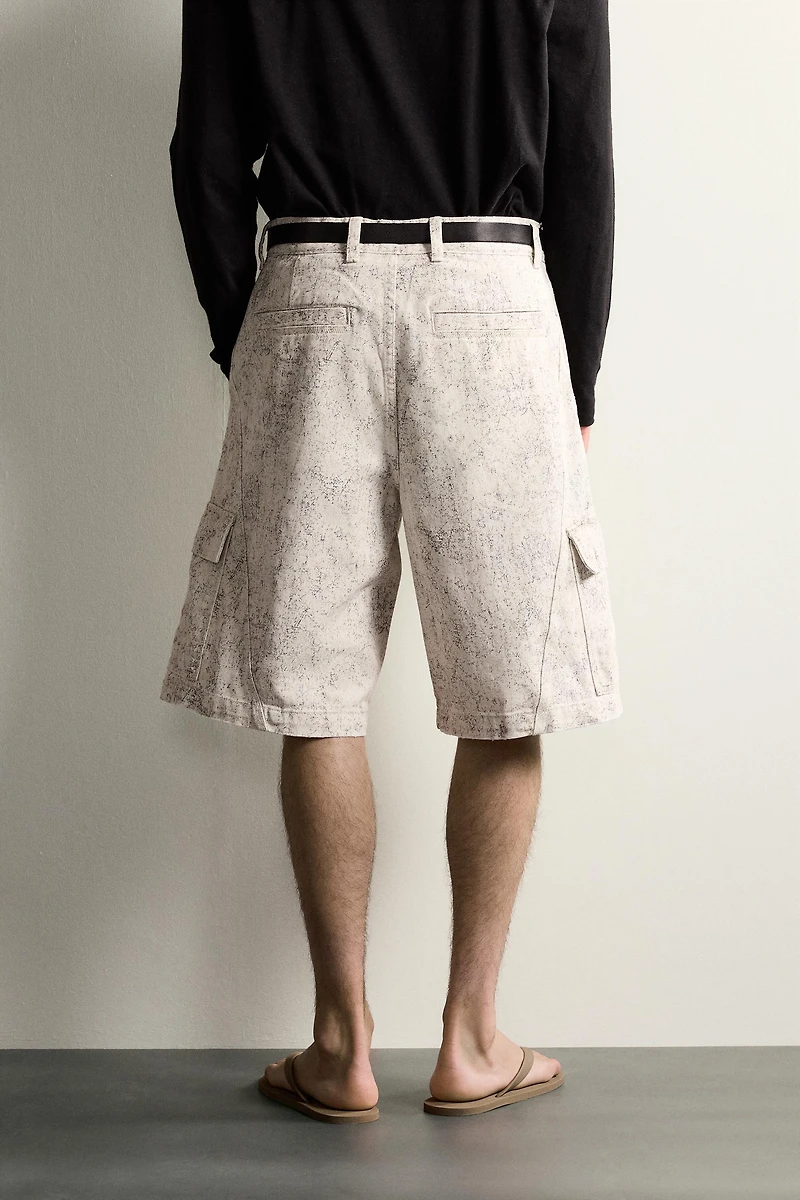 BERMUDA CARGO RELAXED FIT À IMPRIMÉ ABSTRAIT