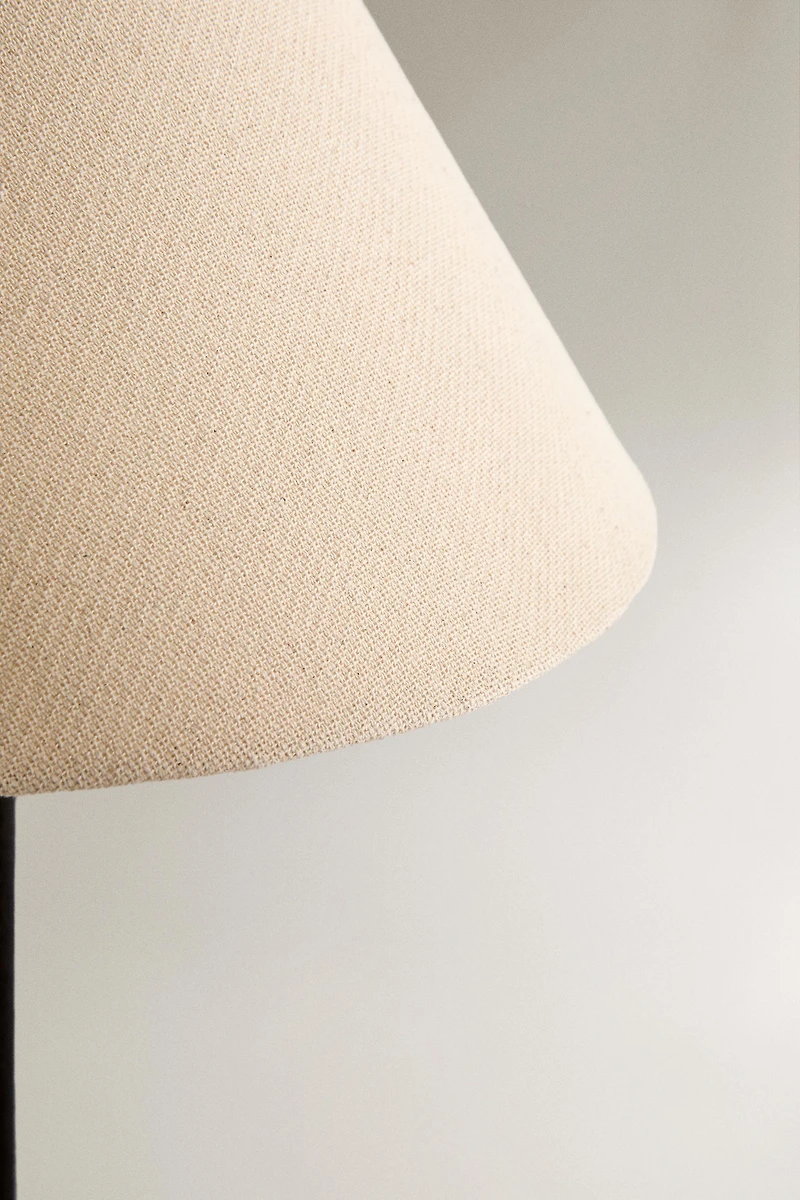 TRIPOD BASE TABLE LAMP