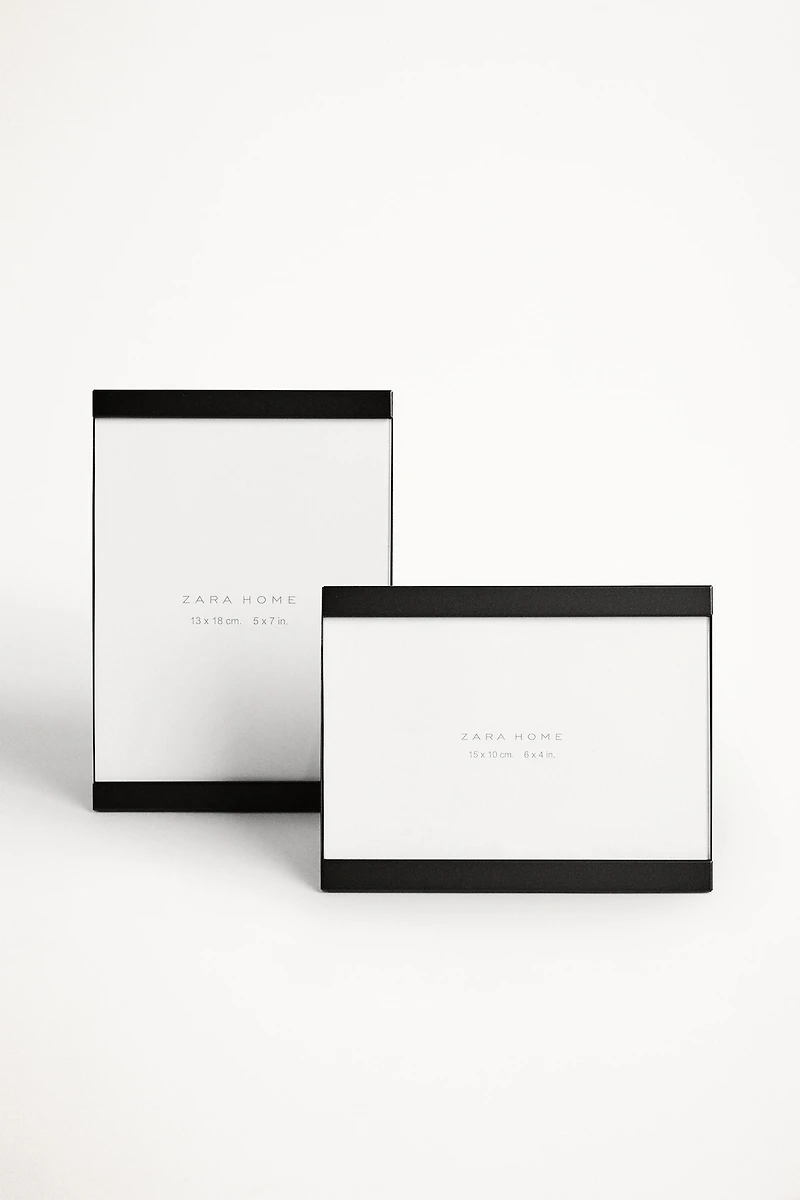 BLACK METAL PICTURE FRAME