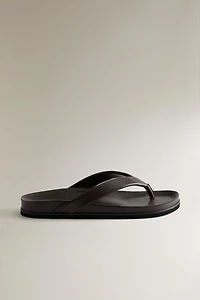 LEATHER STRAPPY SANDALS