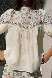 EMBROIDERED SHORT SLEEVE BLOUSE