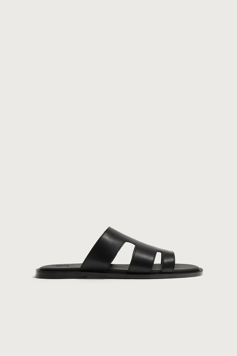 STRAP SANDALS
